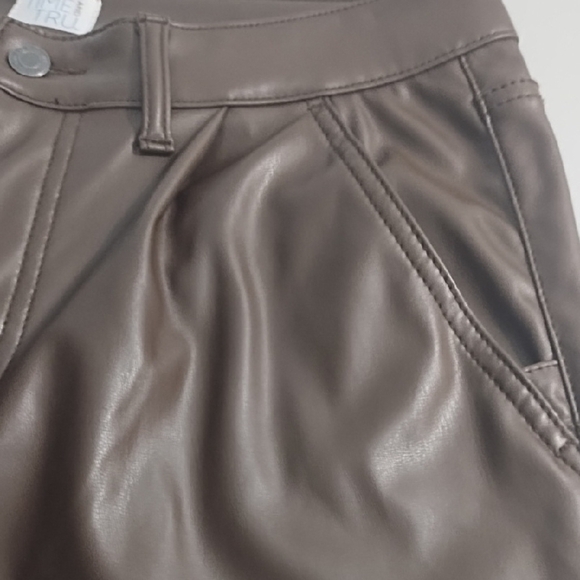 Brown Vegan Leasther Pants with High-Waisted Fit - Picture 7 of 10